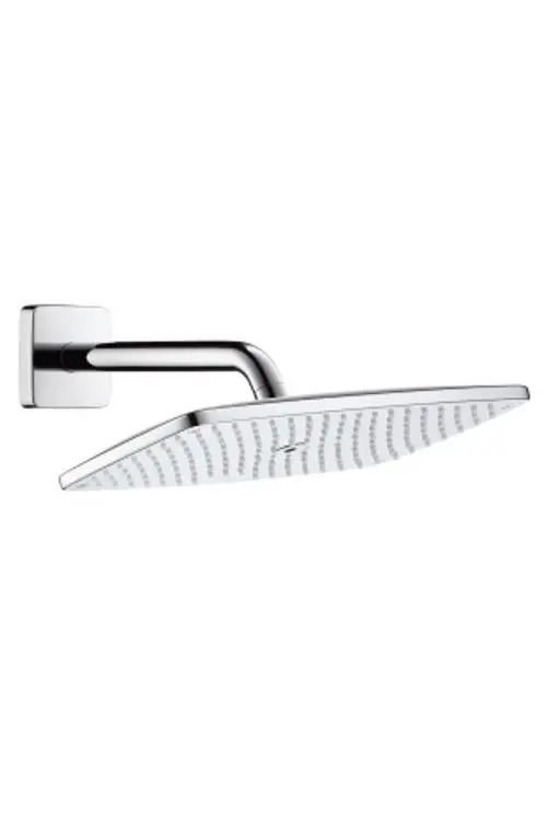 Hansgrohe Kopfbrause mit flachem, quadratischem Design und einem geraden Brausearm, montiert an einer Wand, in glänzendem Chromfinish.